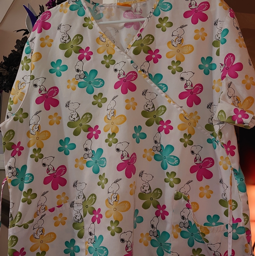 Women's Peanuts Snoopy scrubs top